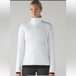 Lululemon warm up jacket almost new.So many features. See pic for description